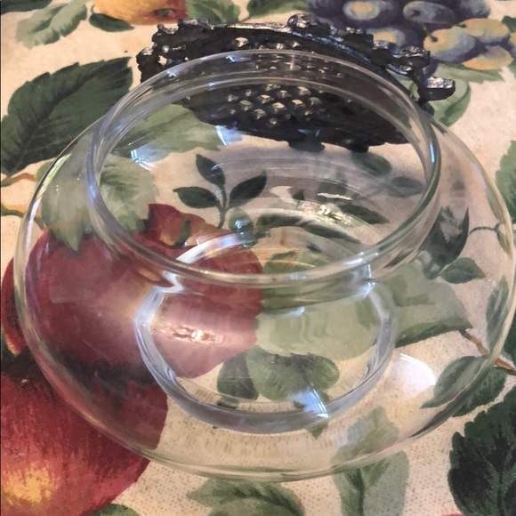 Decorative glass bowl with metallic artful lid - Picture 3 of 3